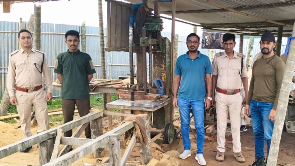 Major crackdown in Dhubri: Illegal timber mill busted, forest mafia network exposed Major crackdown in Dhubri: Illegal timber mill busted, forest mafia network exposed
