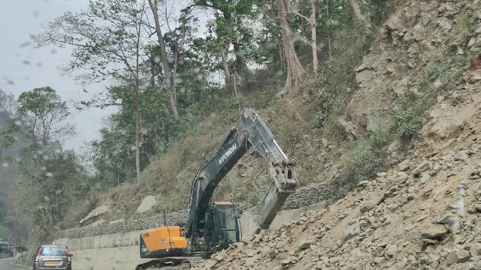 Sikkim: NHIDCL imposes traffic restrictions on NH-10 amid emergency repair work Sikkim: NHIDCL imposes traffic restrictions on NH-10 amid emergency repair work