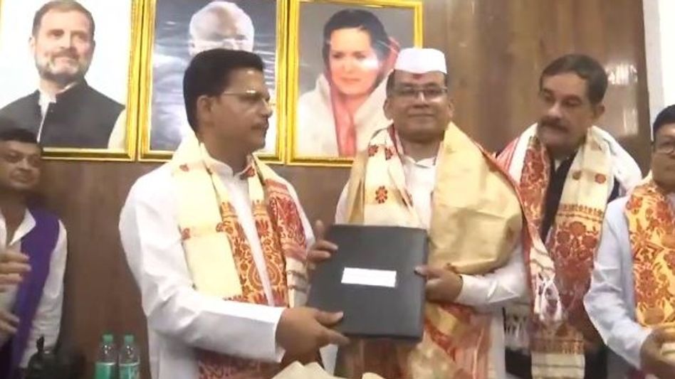 Chaos at Gaurav Gogoi's felicitation as overcrowded stage triggers safety scare Chaos at Gaurav Gogoi's felicitation as overcrowded stage triggers safety scare