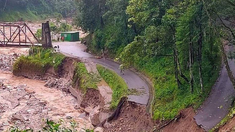 Landslides disrupt travel to North Sikkim; tourism department issues advisory Landslides disrupt travel to North Sikkim; tourism department issues advisory