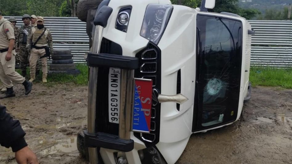 ANSAM-led 48-hour office picketing intensifies in Manipur, police official’s vehicle damaged amid scuffle ANSAM-led 48-hour office picketing intensifies in Manipur, police official’s vehicle damaged amid scuffle