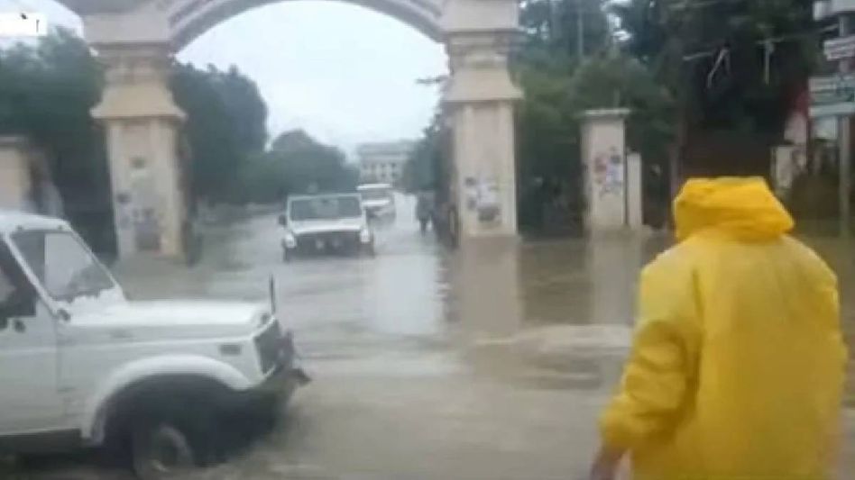 Manipur's JNIMS hospital temporarily suspends services amid flood crisis following emergency meeting Manipur's JNIMS hospital temporarily suspends services amid flood crisis following emergency meeting