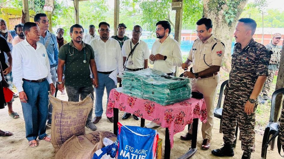 Manipur: Jiribam Deputy Commissioner conducts flood assessment, distributes essential supplies Manipur: Jiribam Deputy Commissioner conducts flood assessment, distributes essential supplies
