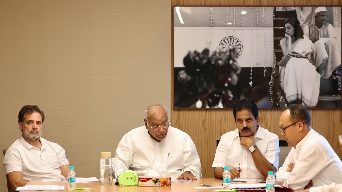 Kharge, Rahul discuss Manipur crisis with Congress leaders from state Kharge, Rahul discuss Manipur crisis with Congress leaders from state