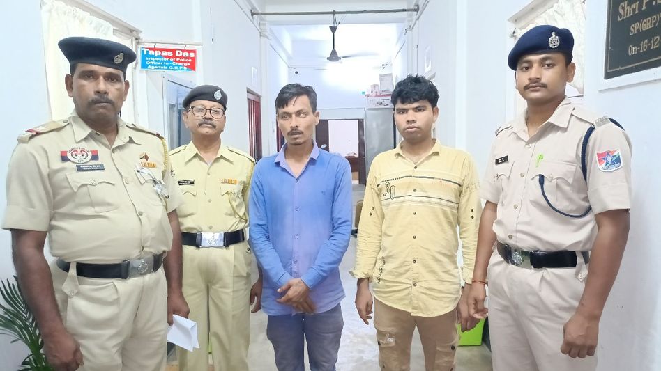 Bangladeshi national, Indian tout held at Agartala railway station for illegal entry Bangladeshi national, Indian tout held at Agartala railway station for illegal entry