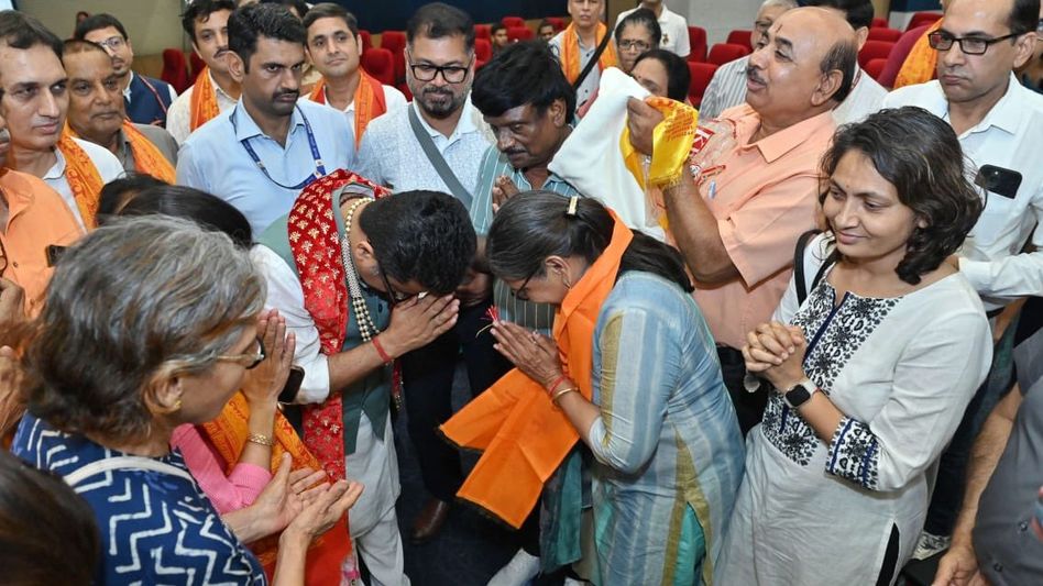 Kailash Manasarovar Yatra resumes after five-year hiatus: MoS Pabitra Margherita flags off first batch Kailash Manasarovar Yatra resumes after five-year hiatus: MoS Pabitra Margherita flags off first batch