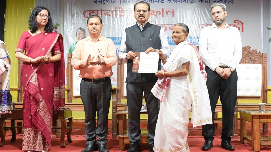 Assam: Barpeta artists and Anganwadi workers honoured at ceremony led by minister Chandra Mohan Patowary Assam: Barpeta artists and Anganwadi workers honoured at ceremony led by minister Chandra Mohan Patowary