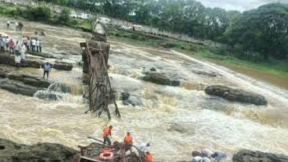 Pune bridge collapse: 2 dead, several missing still as rescue operations continue Pune bridge collapse: 2 dead, several missing still as rescue operations continue