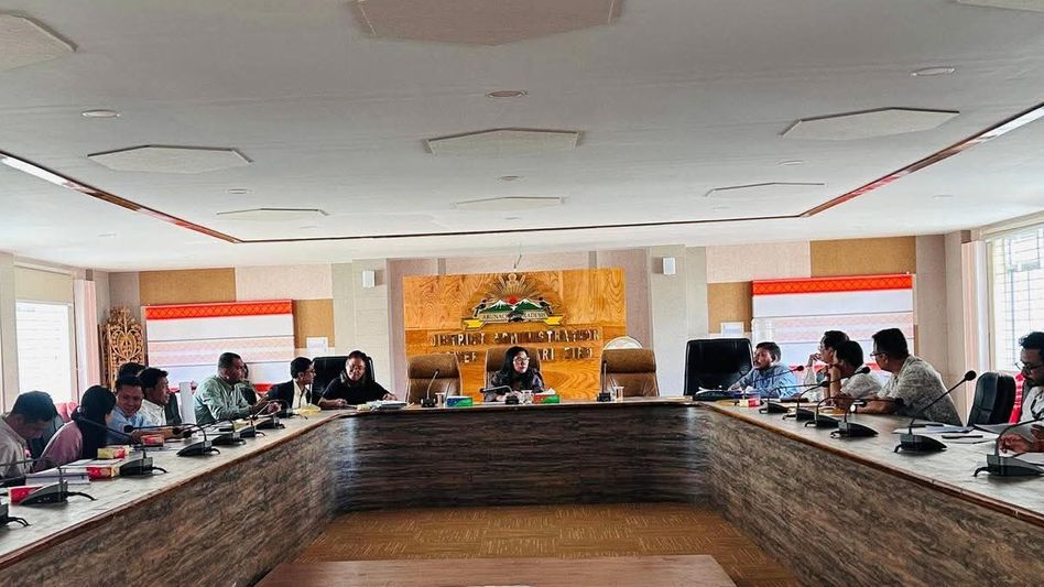 Ziro DC sets deadline to clear pending loans, felicitates top-performing bankers Ziro DC sets deadline to clear pending loans, felicitates top-performing bankers