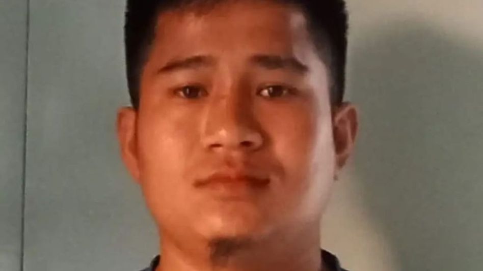 Mizoram auto driver returns Rs 17 lakh left behind by passenger Mizoram auto driver returns Rs 17 lakh left behind by passenger
