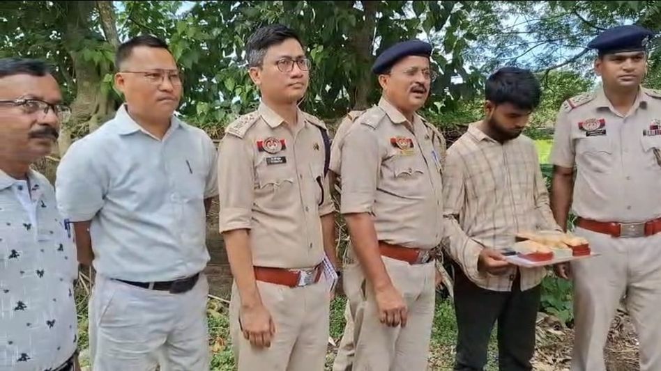 Tripura youth nabbed with heroin worth Rs 5.5 lakh near Dharmanagar Railway Station Tripura youth nabbed with heroin worth Rs 5.5 lakh near Dharmanagar Railway Station