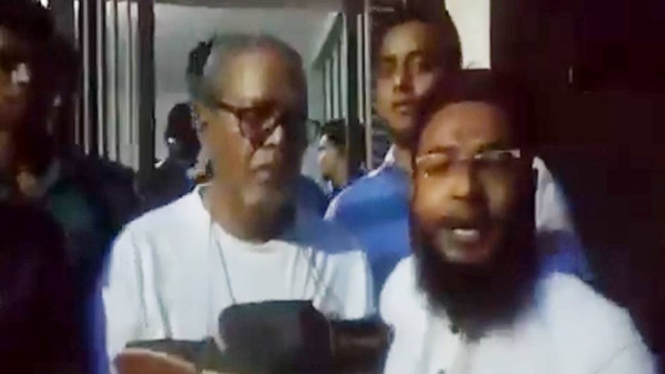 Former Bangladesh CEC Nurul Huda assaulted by mob while in police custody in Dhaka Former Bangladesh CEC Nurul Huda assaulted by mob while in police custody in Dhaka