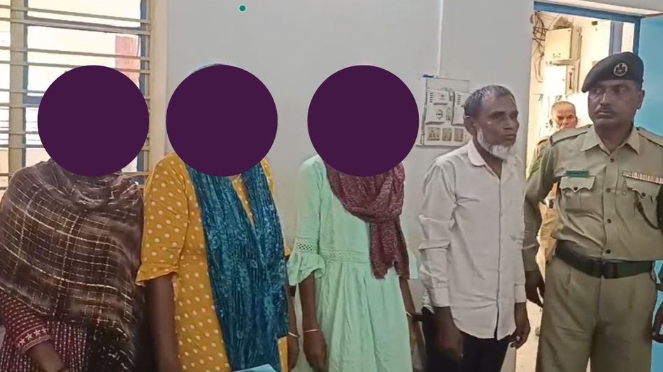 Five Bangladeshi, 3 Indian touts held for illegal entry in Tripura Five Bangladeshi, 3 Indian touts held for illegal entry in Tripura