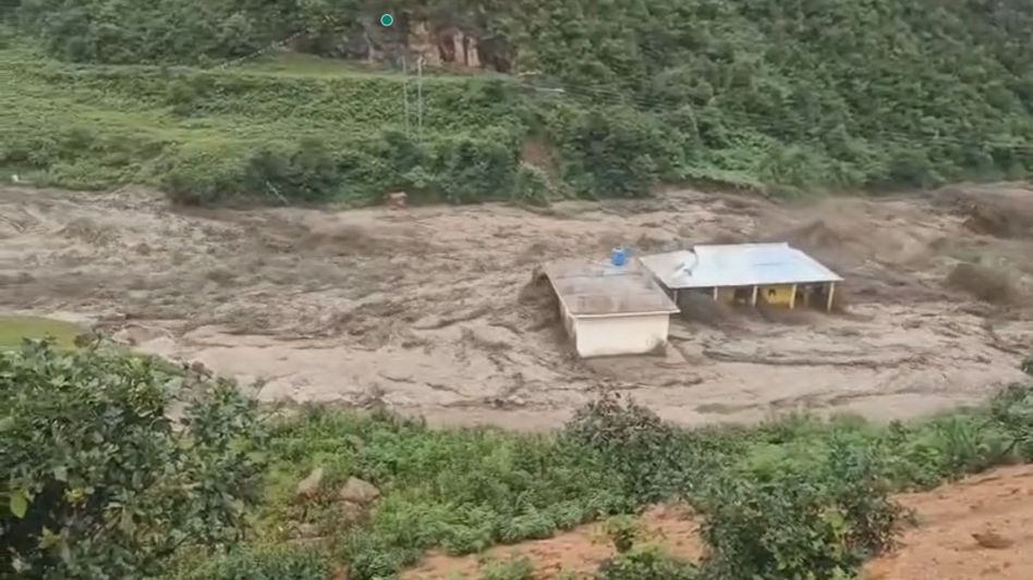 Arunachal: Sudden flash flood hits Dirang’s Suppercamp area; no casualties reported Arunachal: Sudden flash flood hits Dirang’s Suppercamp area; no casualties reported