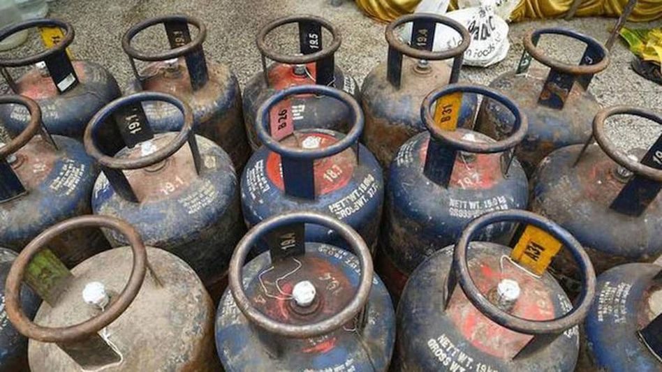Commercial LPG gets cheaper by Rs 58.50, domestic rates unchanged Commercial LPG gets cheaper by Rs 58.50, domestic rates unchanged