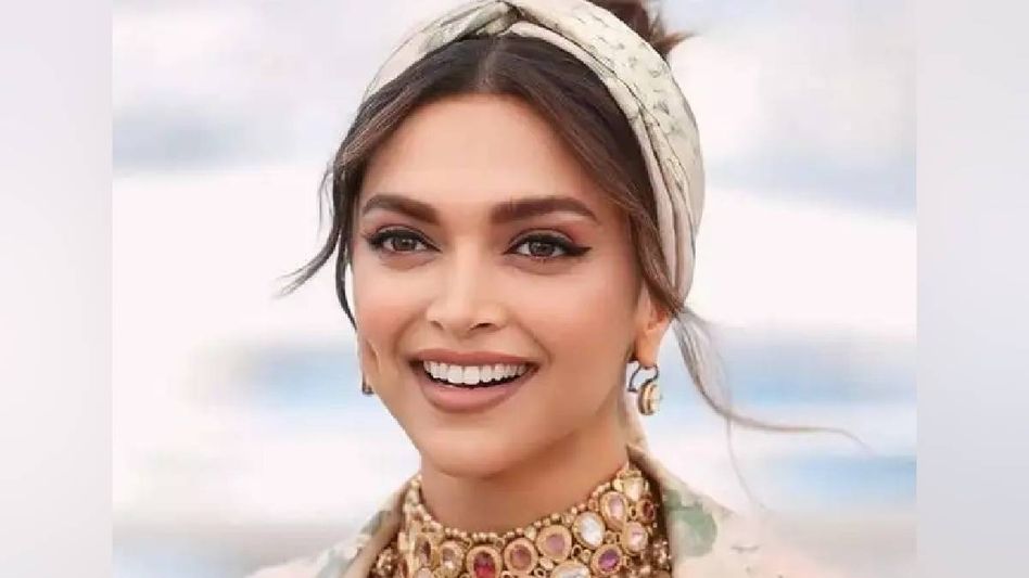Deepika Padukone becomes first Indian actress to be honoured with star on Hollywood Walk of Fame Deepika Padukone becomes first Indian actress to be honoured with star on Hollywood Walk of Fame