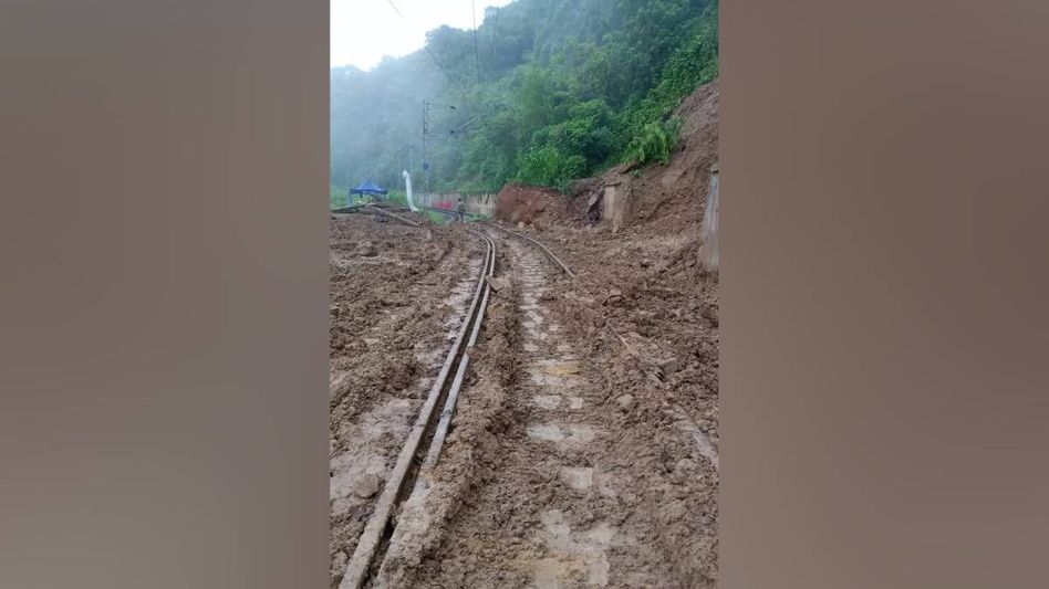 Landslides disrupt train services in Dima Hasao, Guwahati–Silchar Express stranded Landslides disrupt train services in Dima Hasao, Guwahati–Silchar Express stranded