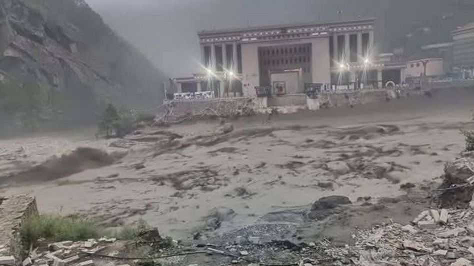 18 missing, hydropower projects hit as massive flood wreaks havoc along Nepal-Tibet border 18 missing, hydropower projects hit as massive flood wreaks havoc along Nepal-Tibet border