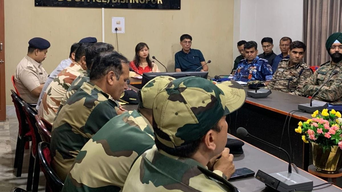 Manipur: Bishnupur DC chairs high-level security meet to ensure peaceful farming and IDP resettlement Manipur: Bishnupur DC chairs high-level security meet to ensure peaceful farming and IDP resettlement