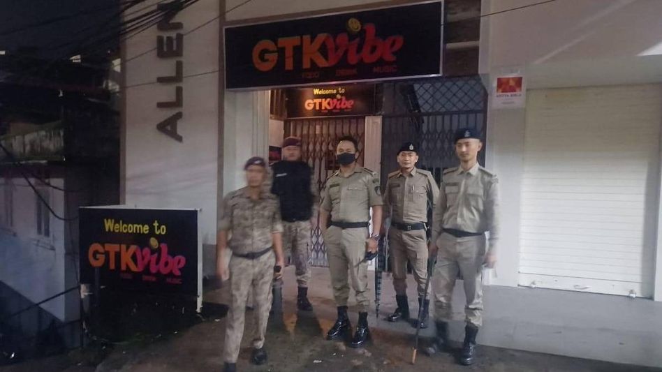 Gangtok cops launch night patrolling drive to ensure public safety and curb violations Gangtok cops launch night patrolling drive to ensure public safety and curb violations