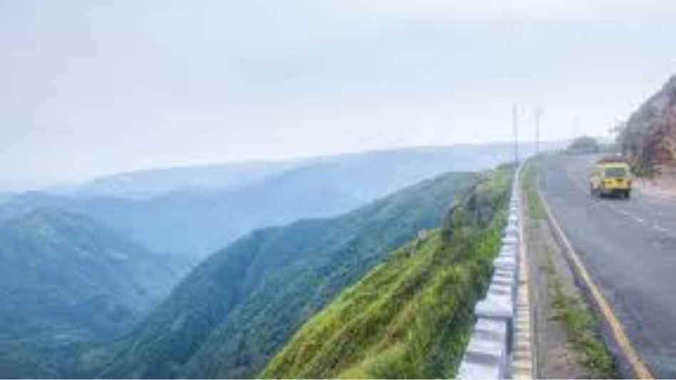 Tourists advised to avoid Shillong-Dawki road amid landslide risk in Meghalaya Tourists advised to avoid Shillong-Dawki road amid landslide risk in Meghalaya