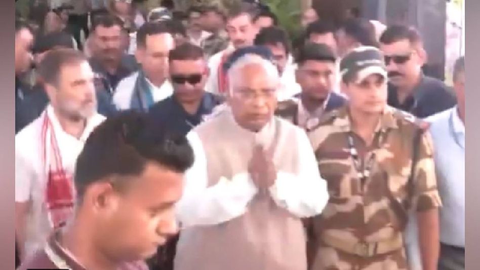 Rahul Gandhi, Mallikarjun Kharge land in Assam, begin crucial tour to strategise for 2026 polls Rahul Gandhi, Mallikarjun Kharge land in Assam, begin crucial tour to strategise for 2026 polls