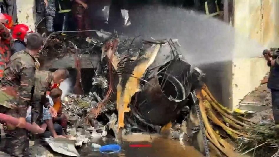 Bangladesh air force training jet crashes on college rooftop in Dhaka; 1 dead, several injured Bangladesh air force training jet crashes on college rooftop in Dhaka; 1 dead, several injured