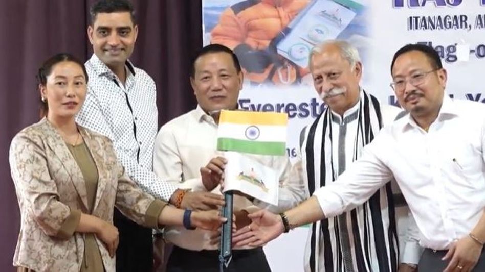 Arunachal Guv flags off Everester Kabak Yano’s seven-summit expedition Arunachal Guv flags off Everester Kabak Yano’s seven-summit expedition