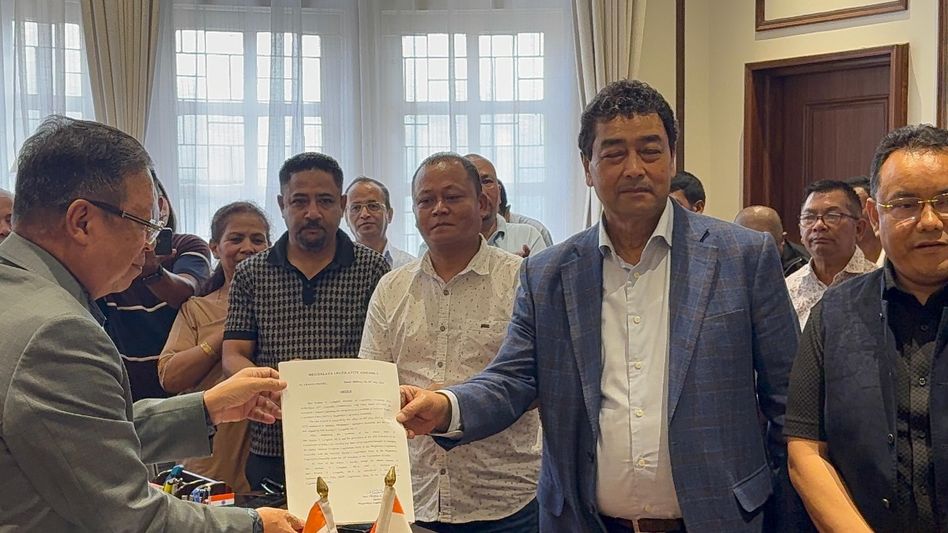 Congress zero in Meghalaya, Ronnie V. Lyngdoh resigns, set to join NPP Congress zero in Meghalaya, Ronnie V. Lyngdoh resigns, set to join NPP