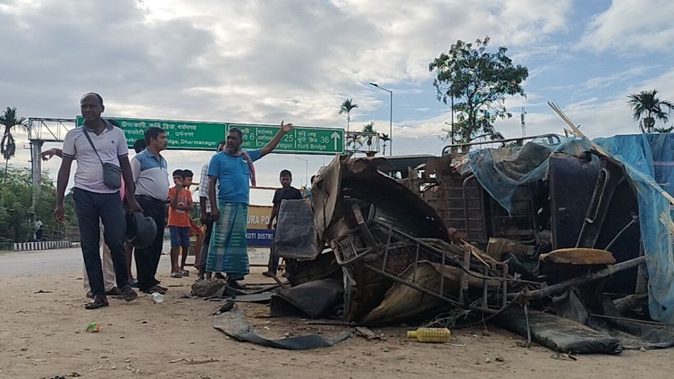 Speeding vehicle crashes in Tripura’s Unakoti, 4 dead including TSR jawan Speeding vehicle crashes in Tripura’s Unakoti, 4 dead including TSR jawan