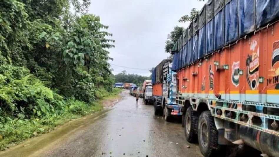 Mizoram: Commercial vehicles to halt operations on NH-306/NH-6 to expedite repairs Mizoram: Commercial vehicles to halt operations on NH-306/NH-6 to expedite repairs