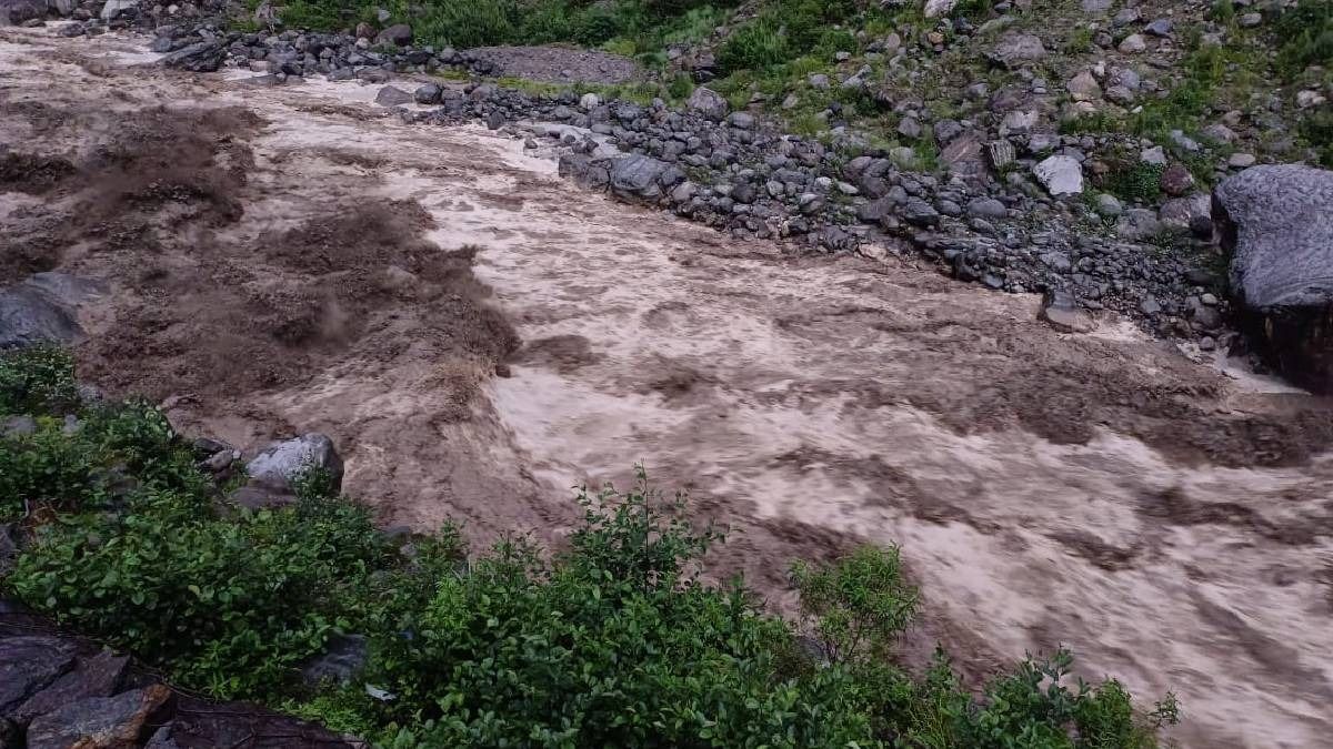 Sikkim MP demands Gadkari to fix flood-hit NH-10, proposes new highway Sikkim MP demands Gadkari to fix flood-hit NH-10, proposes new highway