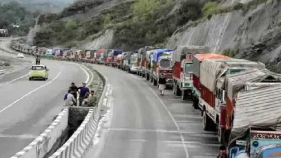 Sikkim: Vehicular movement suspended on NH-10 from Sevoke to Chitrey for safety measures Sikkim: Vehicular movement suspended on NH-10 from Sevoke to Chitrey for safety measures