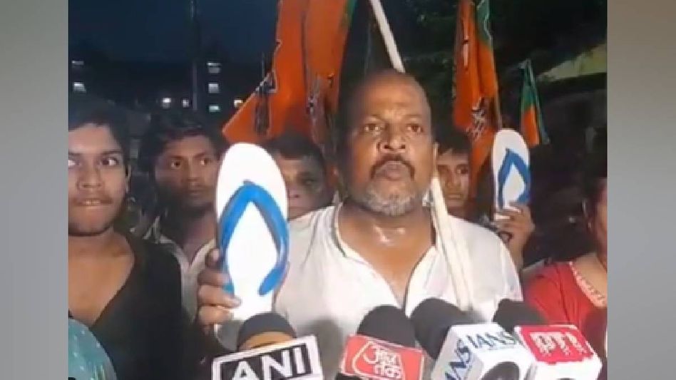 Bengal police is Mamata Banerjee's 'hawai chappal': BJP leader Pramod Singh Bengal police is Mamata Banerjee's 'hawai chappal': BJP leader Pramod Singh