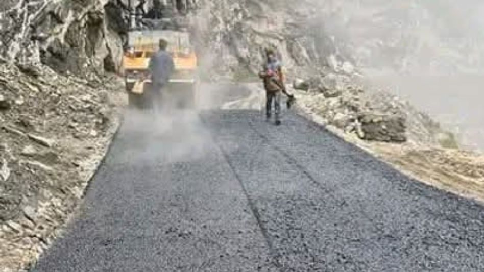 BRO pushes ahead with high-altitude road in Tawang amid extreme conditions BRO pushes ahead with high-altitude road in Tawang amid extreme conditions
