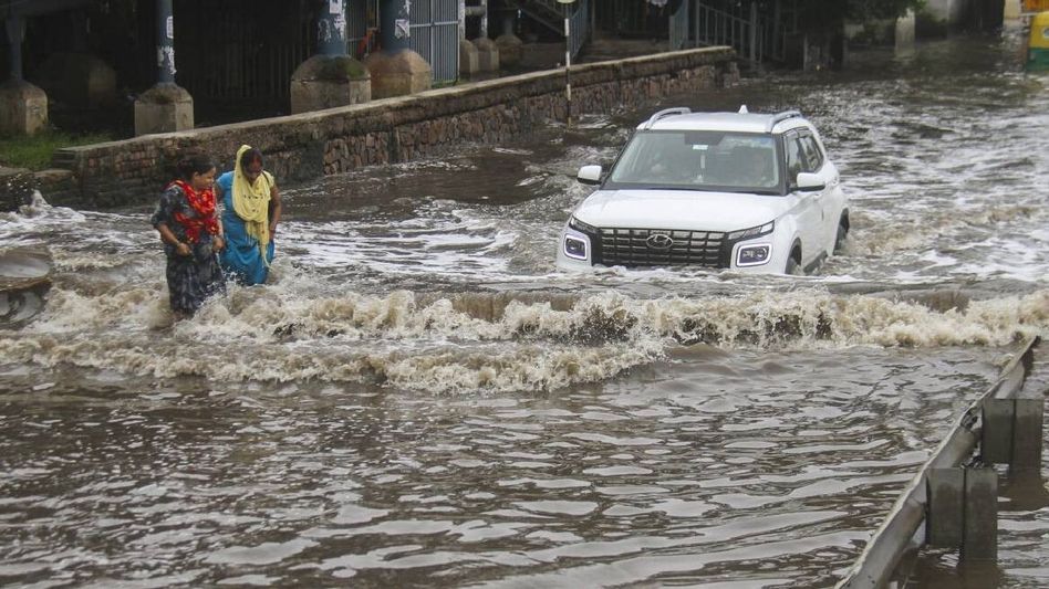 IMD warns of heavy rainfall in Guwahati, authorities brace for urban flooding risk IMD warns of heavy rainfall in Guwahati, authorities brace for urban flooding risk