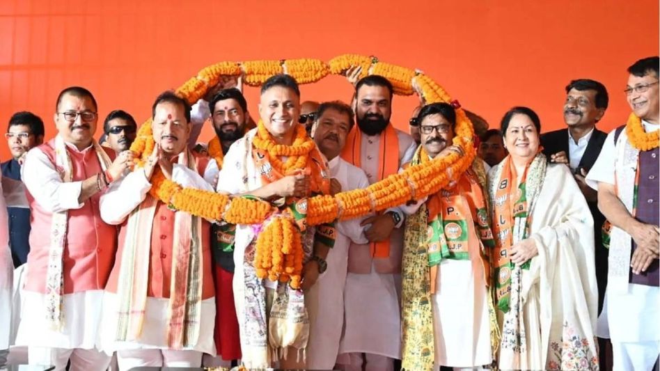 Former IPS officer Anand Mishra joins BJP ahead of Bihar polls Former IPS officer Anand Mishra joins BJP ahead of Bihar polls