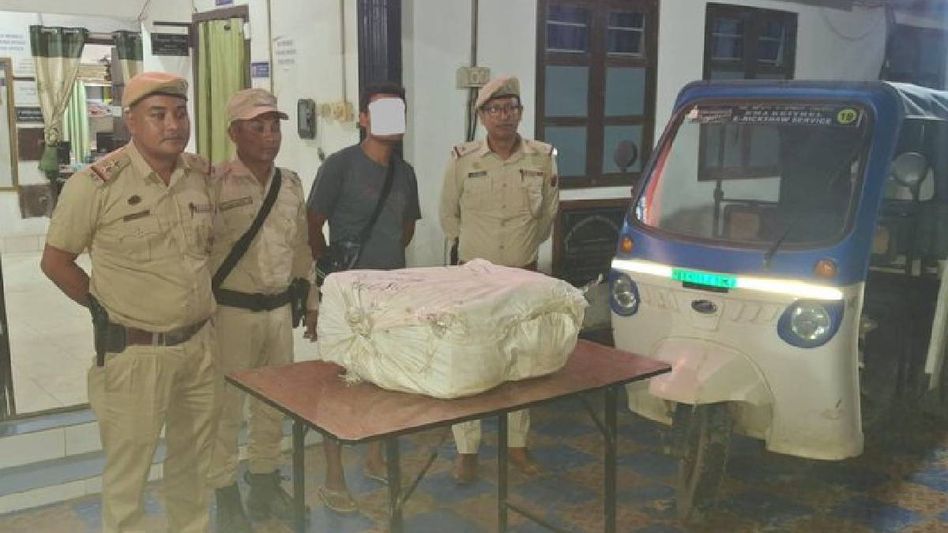 1.3 kg brown sugar, 288 bottles of codeine seized in Manipur’s anti-drug drive, 3 arrested 1.3 kg brown sugar, 288 bottles of codeine seized in Manipur’s anti-drug drive, 3 arrested