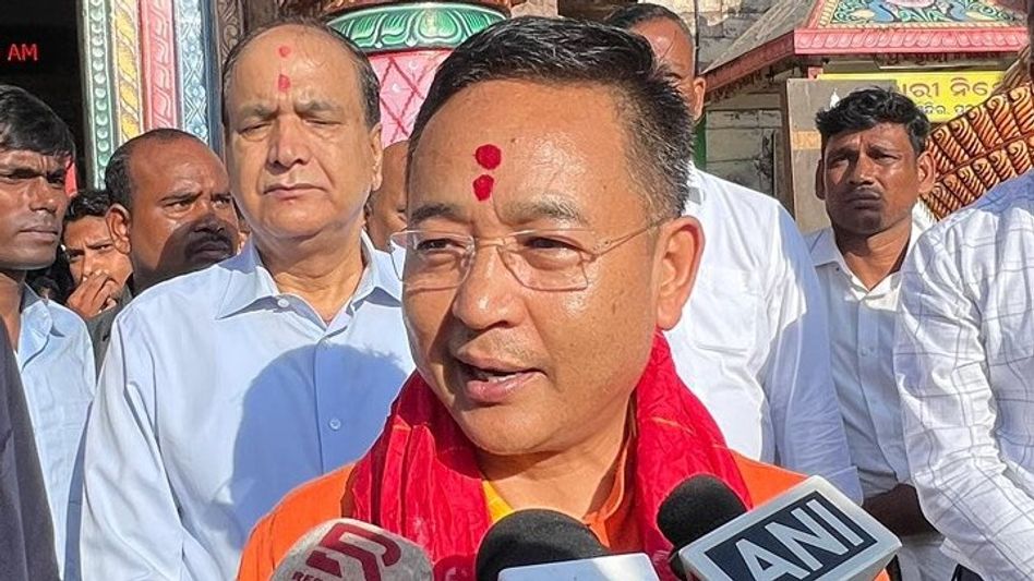 “America is trying to bully India”: Sikkim CM urges support for Modi's ‘vocal for local’ “America is trying to bully India”: Sikkim CM urges support for Modi's ‘vocal for local’