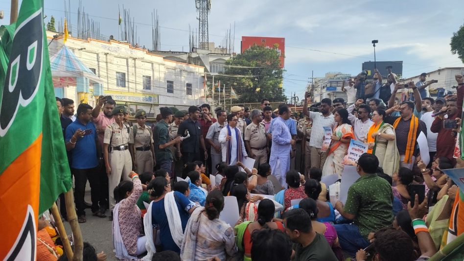 Tripura BJP stages protest, says opposition ‘spreading misinformation’ Tripura BJP stages protest, says opposition ‘spreading misinformation’