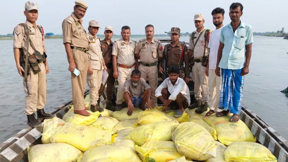 Assam: Urea black market syndicate exposed in Dhubri, boatman arrested Assam: Urea black market syndicate exposed in Dhubri, boatman arrested