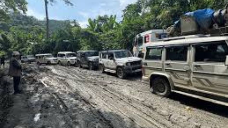 Over 600 trucks stranded on NH-306 in Mizoram as Sairang-Kawnpui stretch turns impassable Over 600 trucks stranded on NH-306 in Mizoram as Sairang-Kawnpui stretch turns impassable