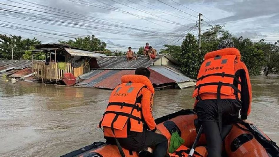 Typhoon Bualoi strikes Central Vietnam; one dead, 4 missing Typhoon Bualoi strikes Central Vietnam; one dead, 4 missing