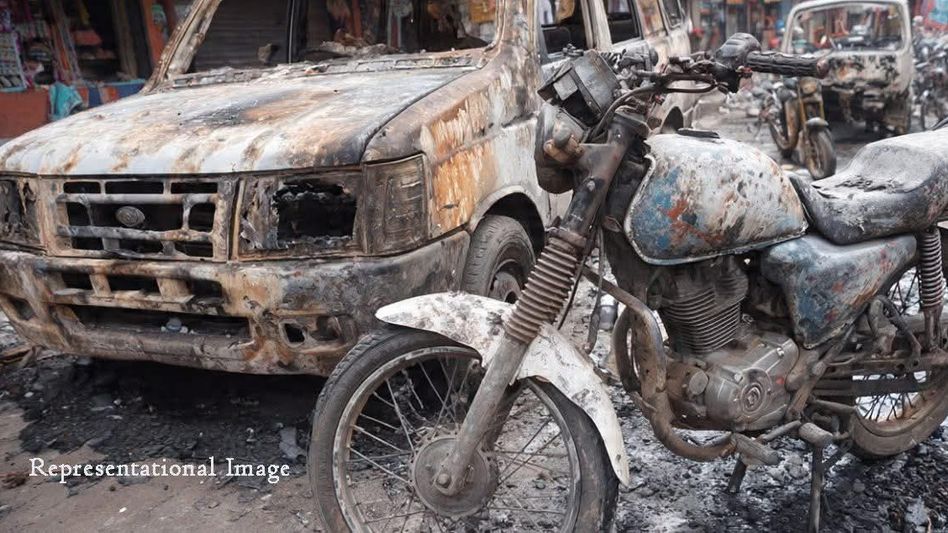 Fresh violence erupts in Arunachal's Kamle district over land dispute, four injured, vehicles torched Fresh violence erupts in Arunachal's Kamle district over land dispute, four injured, vehicles torched