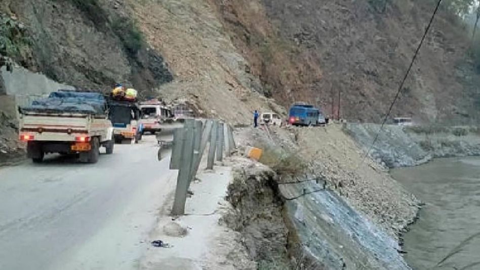 Sikkim: Heavy vehicle movement on NH-10 between Sevoke and Rangpo restricted amid landslide threats Sikkim: Heavy vehicle movement on NH-10 between Sevoke and Rangpo restricted amid landslide threats