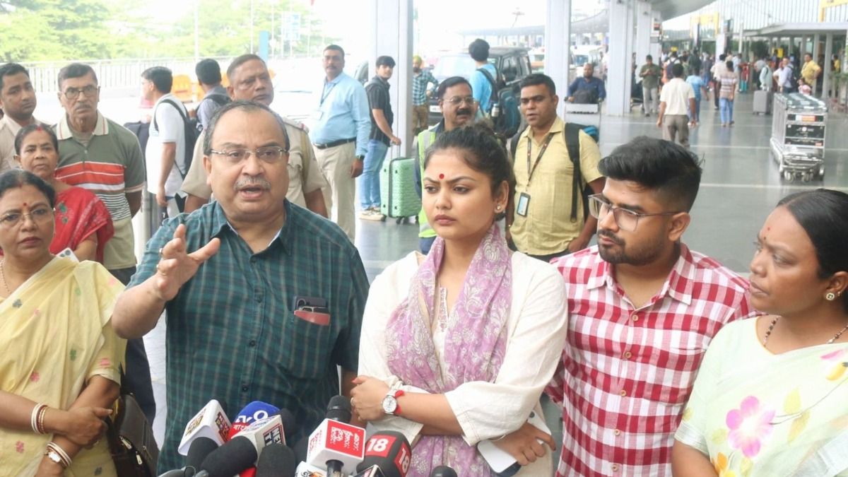 TMC delegation delayed for hours at Tripura airport after alleged BJP-backed obstruction TMC delegation delayed for hours at Tripura airport after alleged BJP-backed obstruction