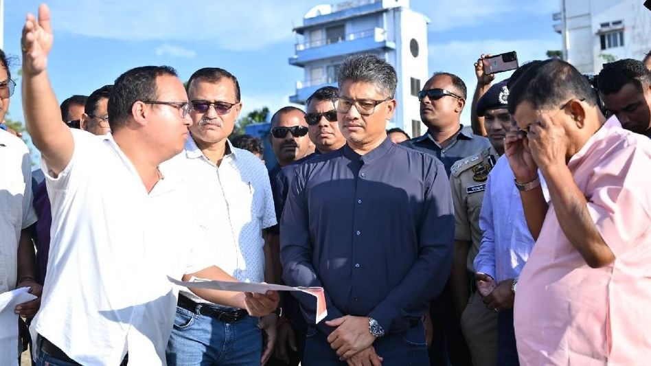 Pijush Hazarika visits erosion-hit Dibrugarh, assures swift action at Kachari Ghat Pijush Hazarika visits erosion-hit Dibrugarh, assures swift action at Kachari Ghat