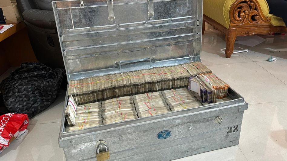 CBI seizes Rs 2.62 crore cash, luxury assets from NHIDCL official in Guwahati bribery case CBI seizes Rs 2.62 crore cash, luxury assets from NHIDCL official in Guwahati bribery case