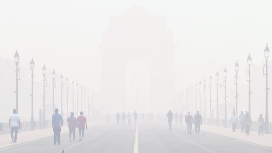 Smog blankets Delhi after Diwali, air quality plunges to ‘very poor’ category Smog blankets Delhi after Diwali, air quality plunges to ‘very poor’ category