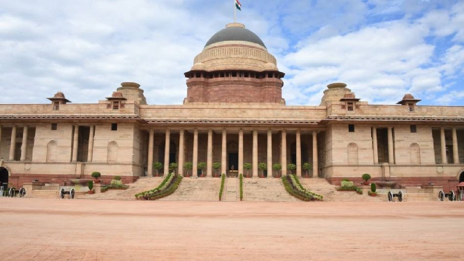 Minor fire breaks out in building near Rashtrapati Bhavan, no casualties reported Minor fire breaks out in building near Rashtrapati Bhavan, no casualties reported
